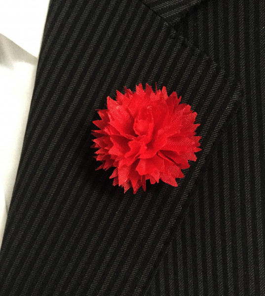 Boutonniere "Nelke" in Rot handgefertigte Ansteckblume Knopflochblume aus Seide