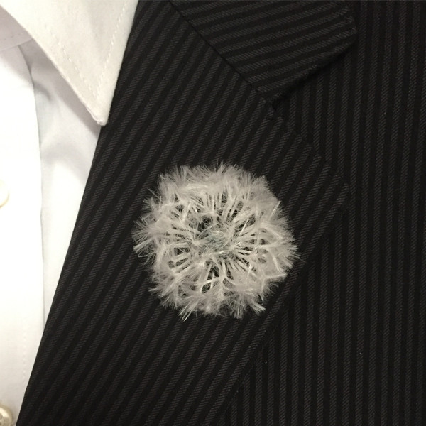 Boutonniere Löwenzahnblume handgefertigte Ansteckblume Knopflochblume aus Seide