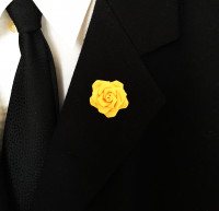 Boutonniere „Gelbe Rose“ in gelb aus edler Seide