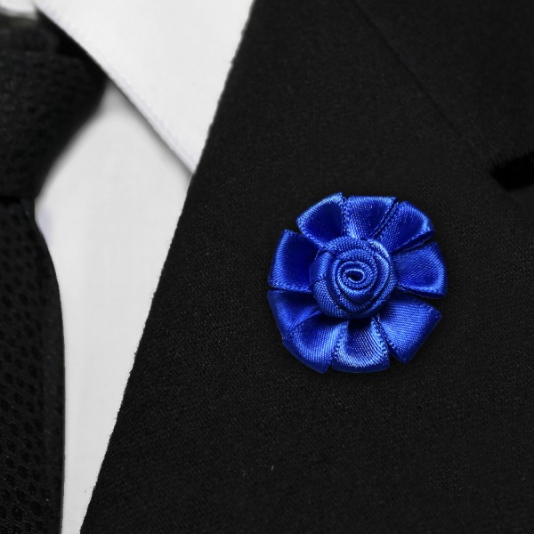 Boutonniere "Margerite" blaue Anstecknadel für Herren Satinblume Rose als Pin