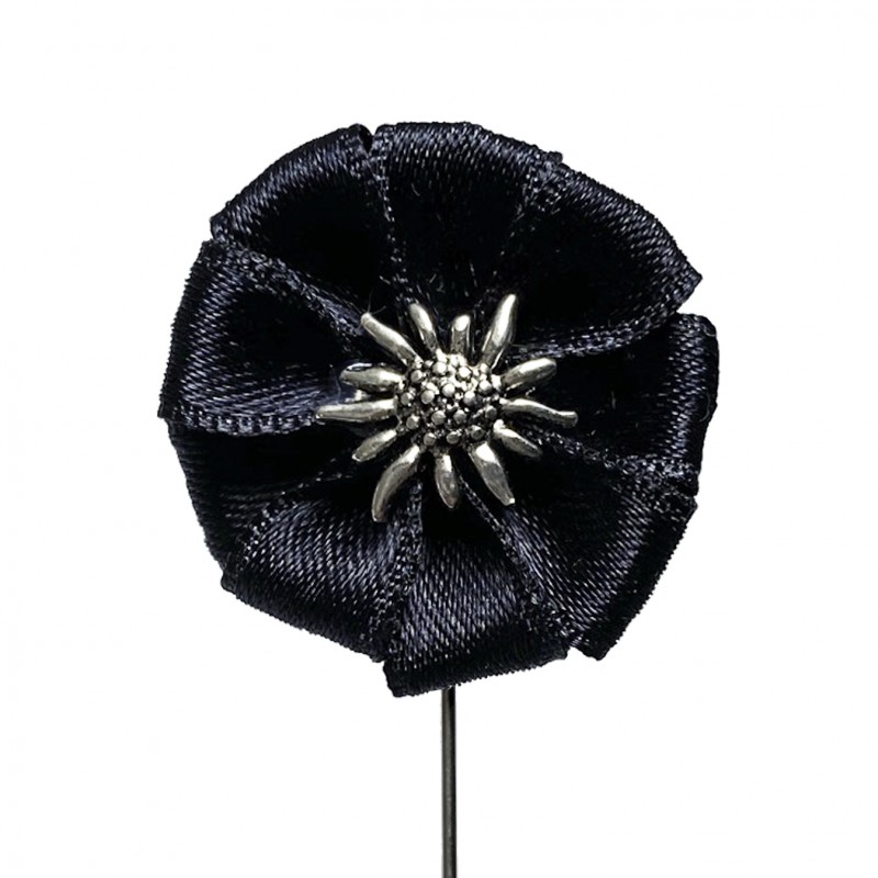 media/image/Boutonniere_Edelweiss_schwarz_01_IMG_5029UaZP2pVlCfuiQ.jpg