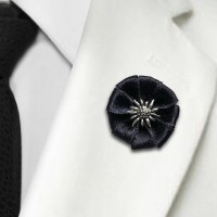 Boutonniere „Edelweiß“ Reversnadel in schwarz aus Satin