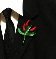 Boutonniere „Chilischote“ Reversnadel in rot-grün