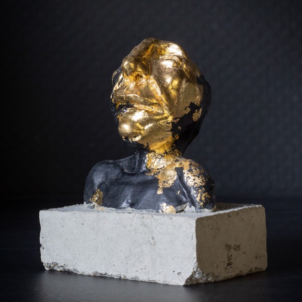 Kunstobjekt in Schwarz-Gold I Beton, Schlagmetall, Gussmaterial, Acrylfarbe